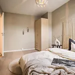 Newly Renovated Leilighet *