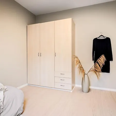 Newly Renovated דירה *