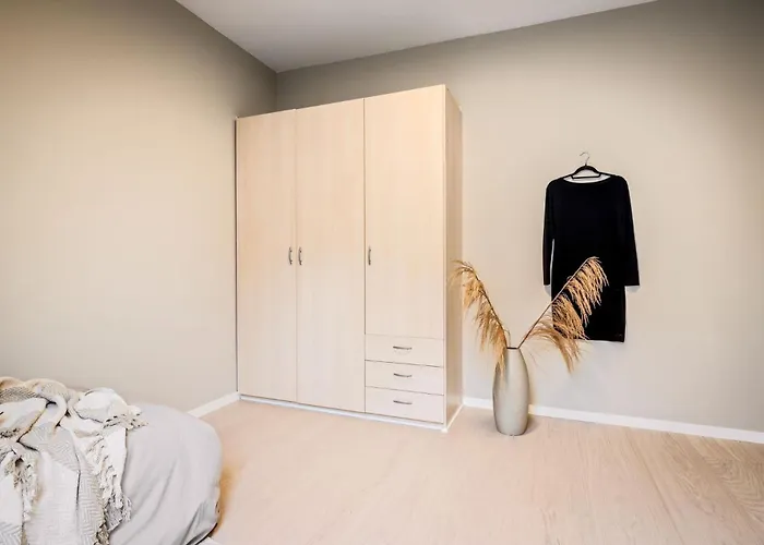 Newly Renovated דירה *