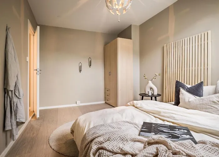 Newly Renovated Apartment *